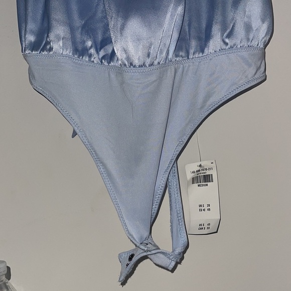 Silky light blue open back with bow bodysuit - Picture 4 of 10